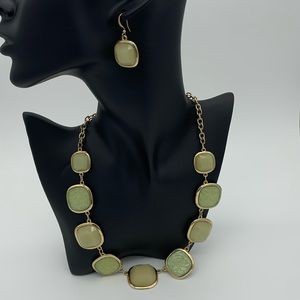 Soft Cream/Green & Gold Necklace & Earring Set